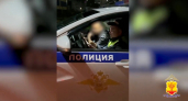 Таксист заблокировал во дворе чебоксарца, севшего нетрезвым за руль машины без номеров