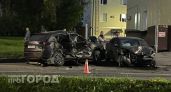 В Чебоксарах пьяный водитель влетел в припаркованную у магазина машину