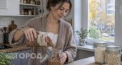 Перестаньте хранить крупы в заводских упаковках: простой способ уберечь продукты от порчи и насекомых