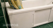 Чем закрыть пространство под ванной: 4 долговечных решения вместо дешевого пластика