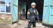Пожарный МЧС из Чувашии примчался на пожар в свой выходной и бросился в горящий дом спасать людей
