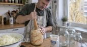 Квашу капусту четвертый месяц подряд: делюсь своим способом против вздутия крышек и порчи банок в тепле