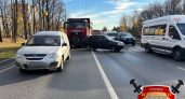 В Чебоксарах самосвал устроил тройное ДТП при неудачном перестроении