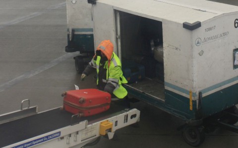 В самолетах запретят перевозить аккумуляторы от телефонов и фотоаппаратов