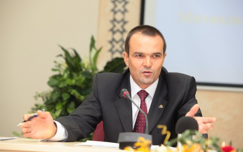 Михаил Игнатьев поздравил жителей Чувашии с Днем защитника Отечества