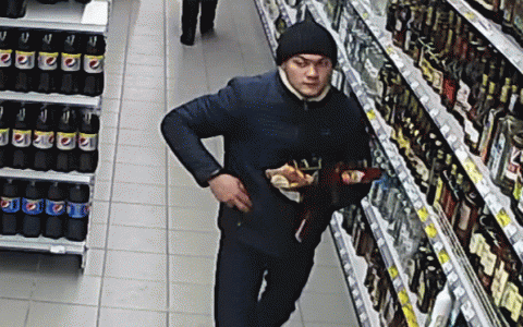 В Чувашии разыскивают парня, укравшего из магазина джентльменский набор