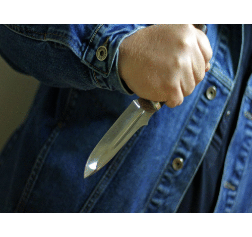 Чебоксарец пырнул ножом собутыльника и ткнул пальцем в глаз полицейскому