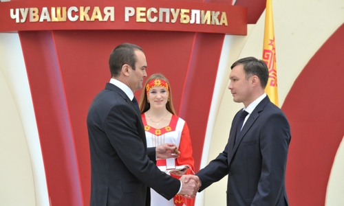 Михаил Игнатьев вручил государственные награды заслуженным работникам Чувашии