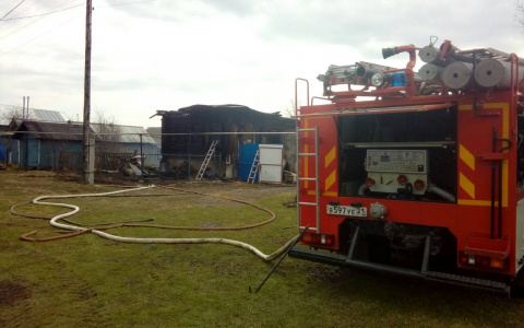 В Чувашии сгорели два жилых дома и баня