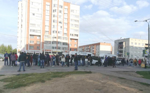 Утром в Чебоксарах не могут уехать с остановки около 50 жителей Садового