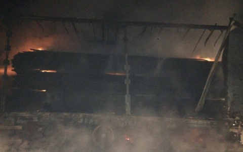 В Чувашии загорелся грузовик с пиломатериалами