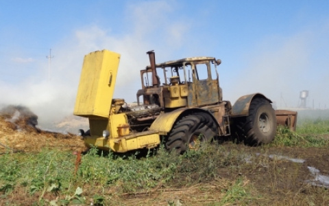 В Чувашии сгорел трактор, который стоял в поле