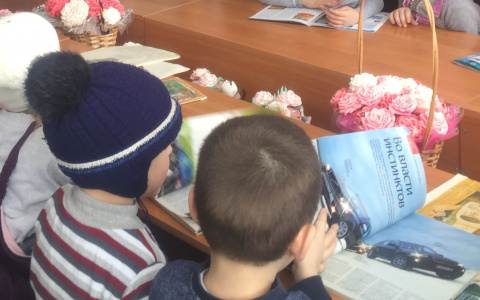 В Батыревском районе родителей заставляют покупать книги и обслуживать оборудование