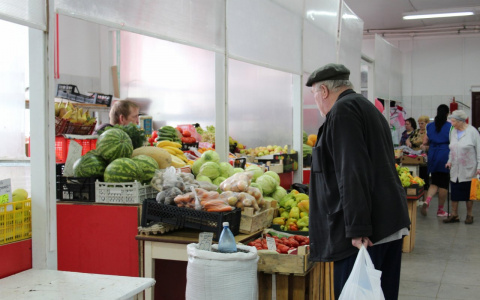 За час рейда на рынке Чебоксар у предпринимателей взыскали 350 тысяч рублей