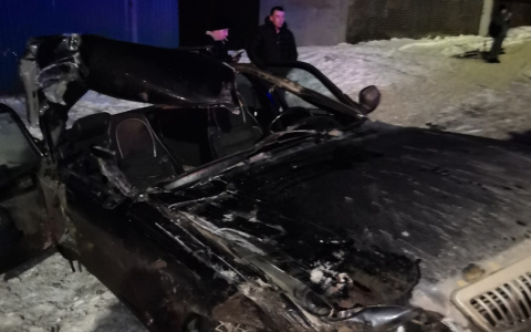 В Канаше "Волга" врезалась в грузовик, есть пострадавшие