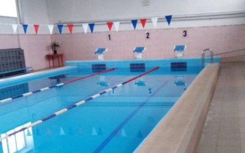В Новочебоксарске временно закрыли бассейн, где утонул ребенок