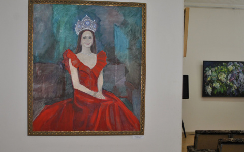 В Новочебоксарске представили портрет «Мисс России», написанный по памяти