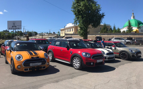 В Чебоксары разом приехали 150 автомобилей Mini Cooper