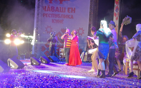 Рыбин и Сенчукова раскачали финал фестиваля фейерверков в Чувашии