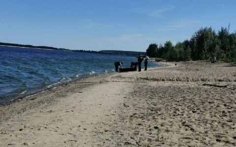 На новочебоксарском пляже нашли тело мужчины, который утонул накануне