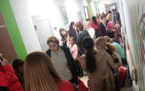 Коридоры детской больницы Новочебоксарска переполнены детьми из-за нехватки врачей