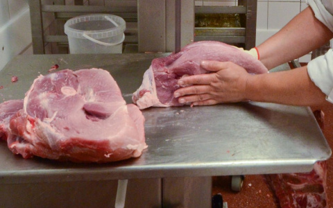 На рынке в Чебоксарах проверили говядину и обнаружили кишечную палочку