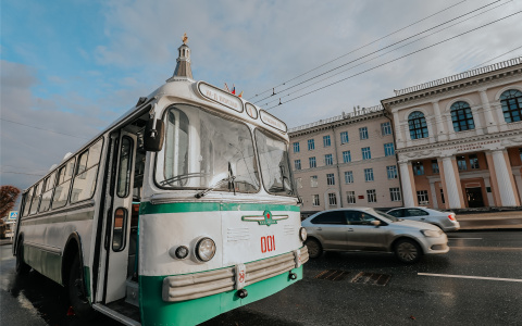 Ретро-троллейбус в честь праздника возил чебоксарцев бесплатно