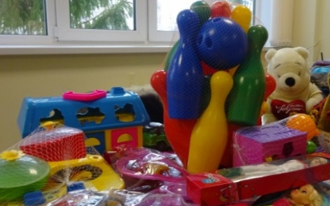 Жители Чувашии могут принять участие в сборе подарков для детей-сирот