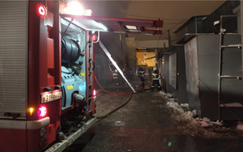 На «Ярмарке» сгорело 16 торговых павильонов