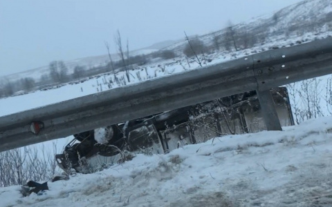 В Аликовском районе ГАЗель вылетела на дамбу реки