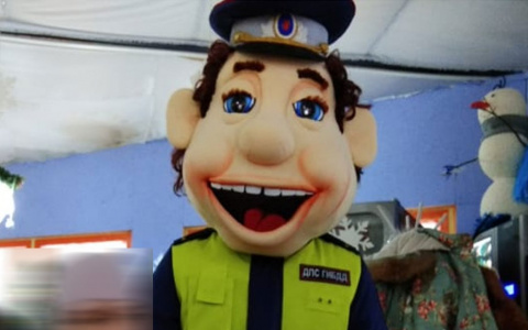 Сотрудники полиции напомнили детям о безопасности на дороге во время каникул