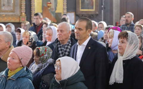 Игнатьев с женой посетили рождественскую службу в чебоксарском соборе