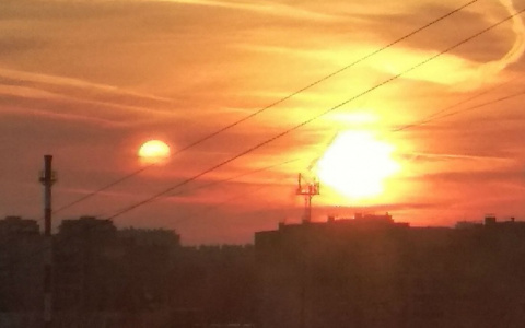 Два солнца увидели на закате жители Чебоксар