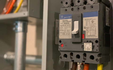 Зачем и кому нужен автоматический переключатель фаз