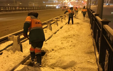 Дорожные службы перешли на продленный рабочий день  для борьбы со стихией