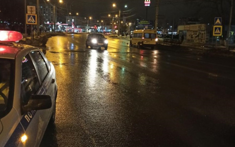 Двоих студентов сбили на зебре за день