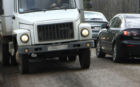 Четыре казенных автомобиля выставляют на аукцион