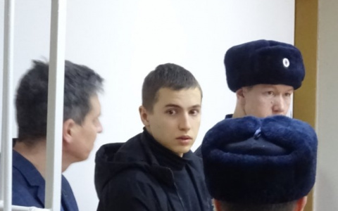 Олег Ладыков в зале суда отправил друзьям сообщение движением губ
