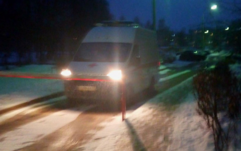 Шлагбаум во дворе дома в Новочебоксарске преградил дорогу скорой помощи