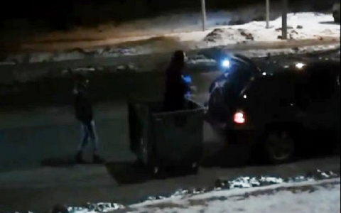 В Чебоксарах девушка прокатилась на мусорном баке, привязанном к авто