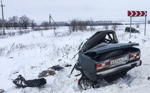 В Порецком районе «пятерка» сложилась вдвое, погиб человек