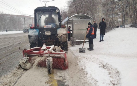 Более тысячи рабочих чистили улицы Чебоксар от снега