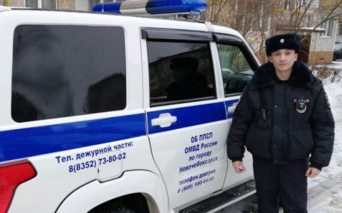 В Новочебоксарске полицейский вытащил из задымленной квартиры мужчину