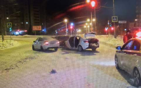 Четыре человека пострадали в массовом ДТП в Чебоксарах