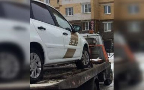 Автомобиль такси приставы арестовали из-за долгов владельца