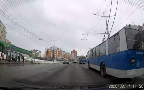 В Северо-Западном районе почти на час встали троллейбусы