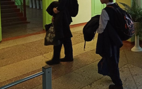 Прокуратура указала на права школьников, которые любят нарушать учителя