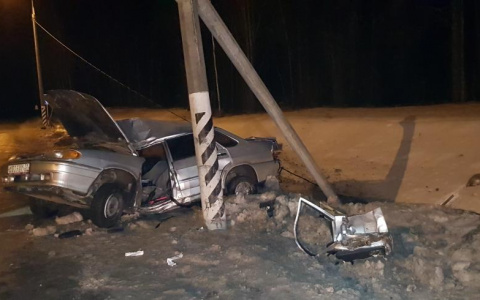 В Чувашии водитель "пятнадцатой" влетел в столб и попал в реанимацию