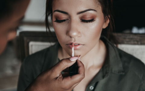 Как выбрать декоративную косметику: учимся читать состав