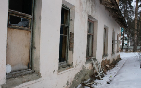 Прокуратура заинтересовалась заброшенным зданием тубдиспансера в Шумерле